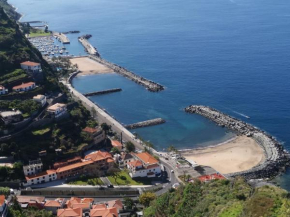 Charming Studios in Calheta Beach - Villa Esmeralda